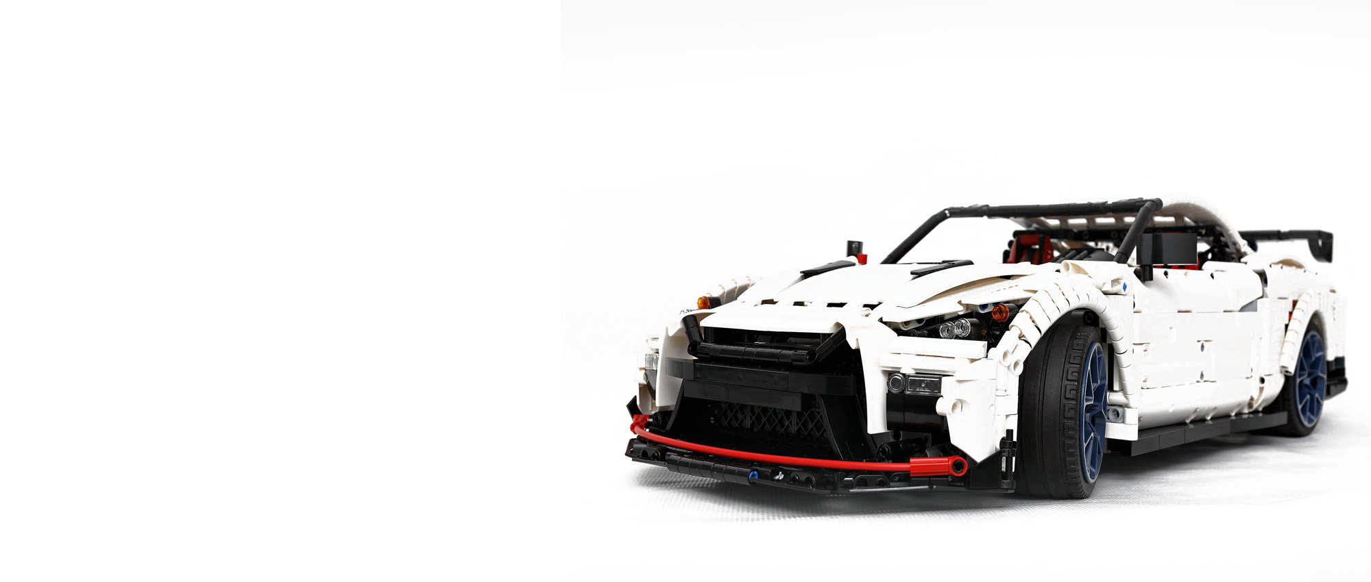 LEGO Technic - Nissan Nismo GTR в масштабе 1:8