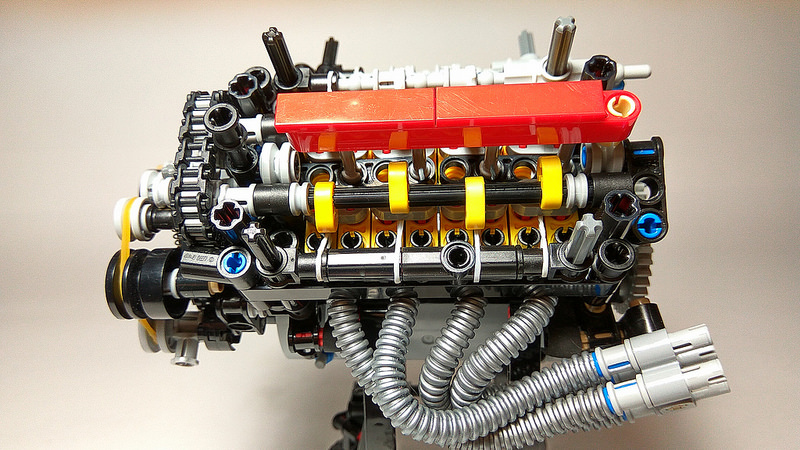 V8-32 VALVE 4-STROKES ENGINE