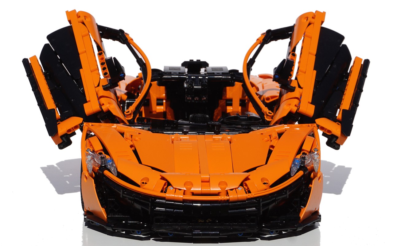 Нужно ли знакомить кого-нибудь с феноменальным McLaren P1 ?