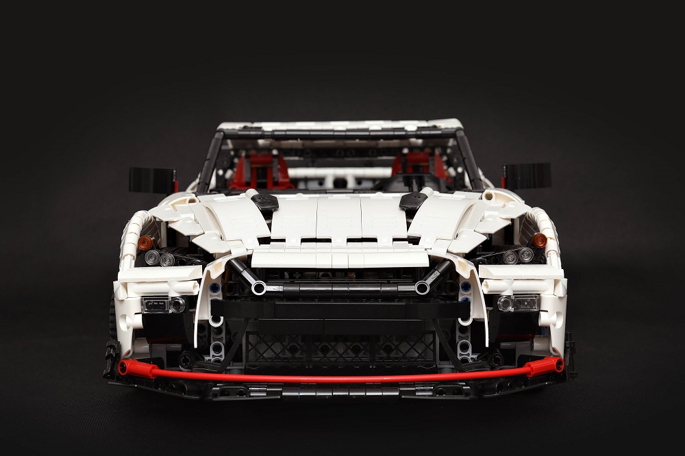 Модель LEGO Technic - Nissan Nismo GTR в масштабе 1:8